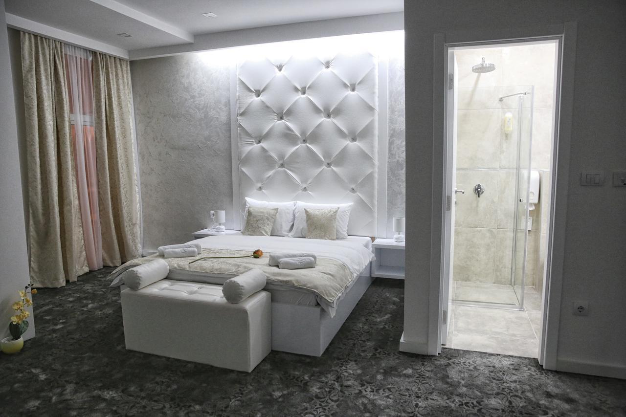 Sunny Hill Garden Bed & Breakfast Stara Pazova Exterior photo